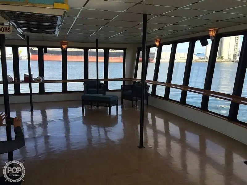 Kapal pelayaran untuk dijual