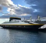 Kapal feri untuk jualan