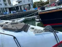 Kapal penyelamat untuk dijual