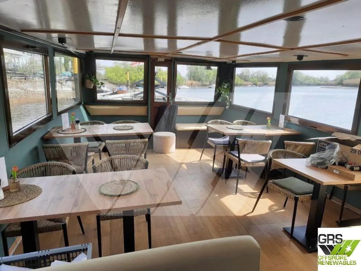 Kapal restoran untuk dijual
