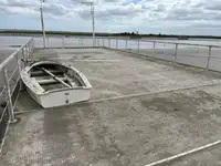 Kapal penginapan untuk dijual