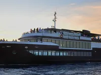 Kapal pelayaran untuk dijual