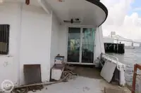 Kapal feri untuk dijual
