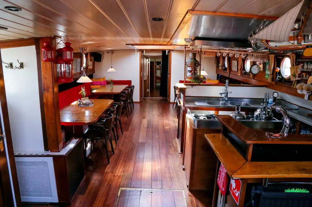 Yacht untuk dijual