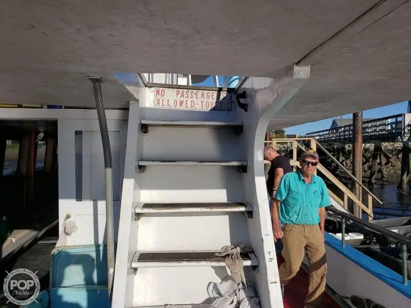 Kapal feri untuk dijual
