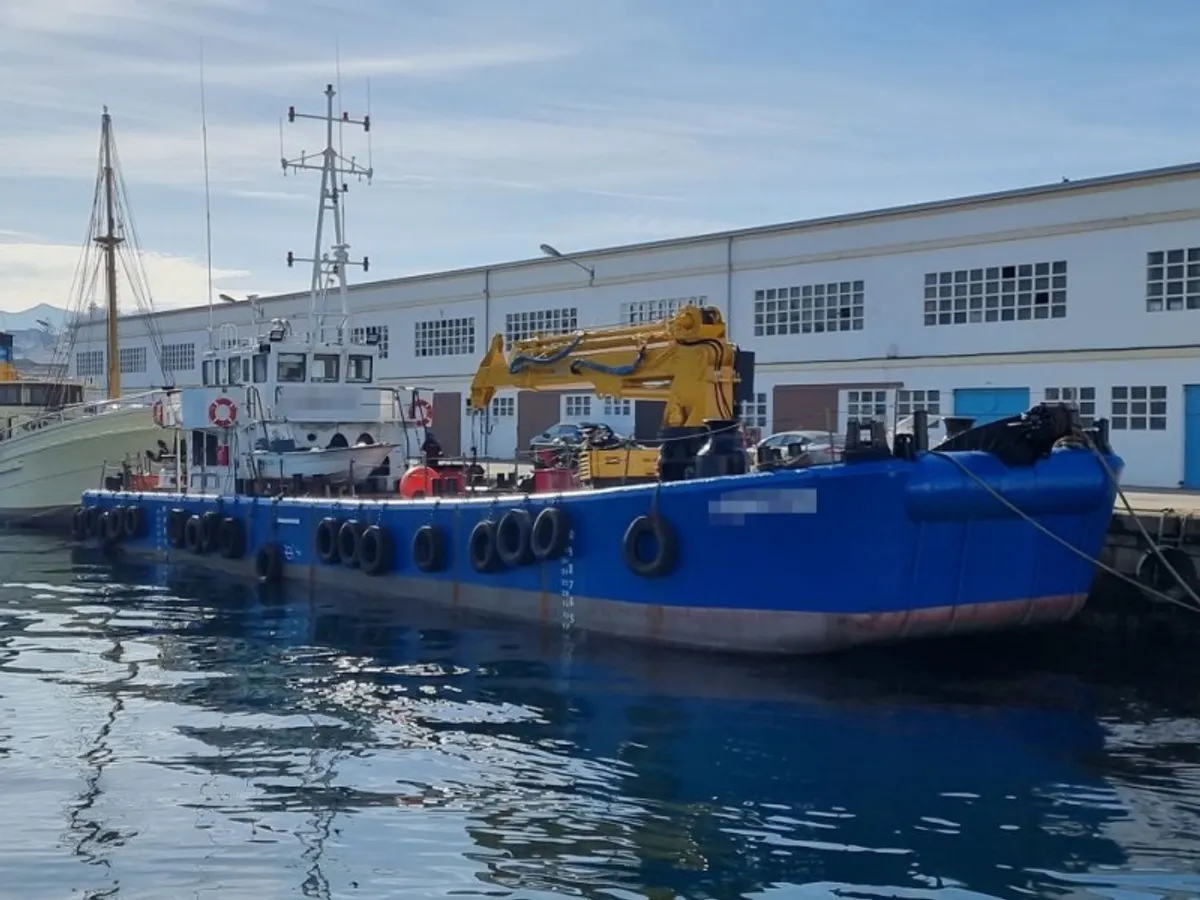 Kapal kerja untuk dijual