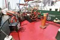 Hotel terapung untuk dijual