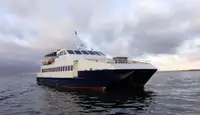 Kapal feri untuk dijual