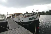 Kapal pelayaran untuk dijual