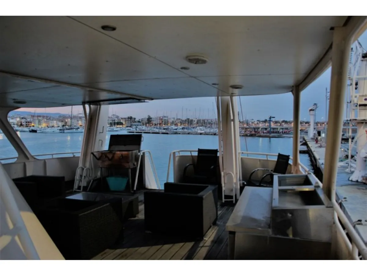 Yacht untuk dijual