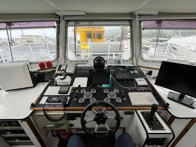 Kapal tinjauan untuk dijual
