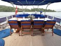 Yacht untuk dijual