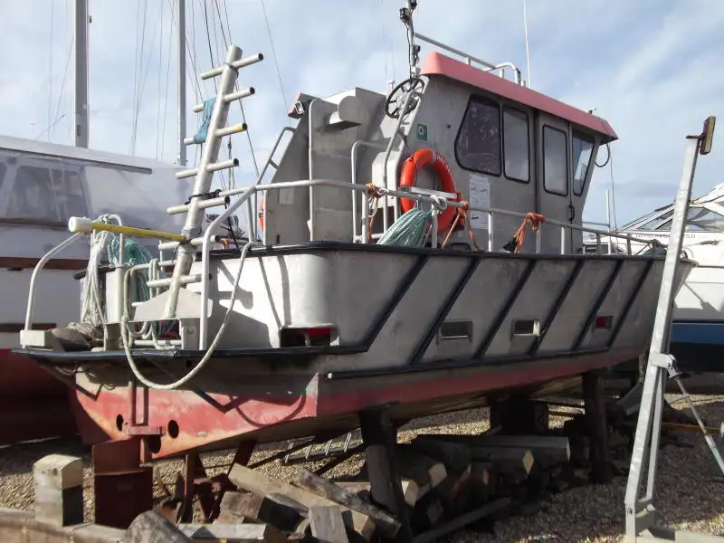 Kapal kerja untuk dijual