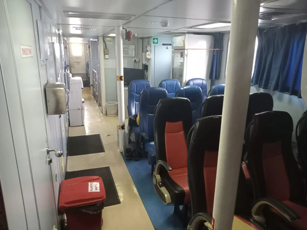 Kapal bekalan untuk dijual