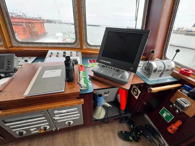 Kapal pelayaran untuk dijual