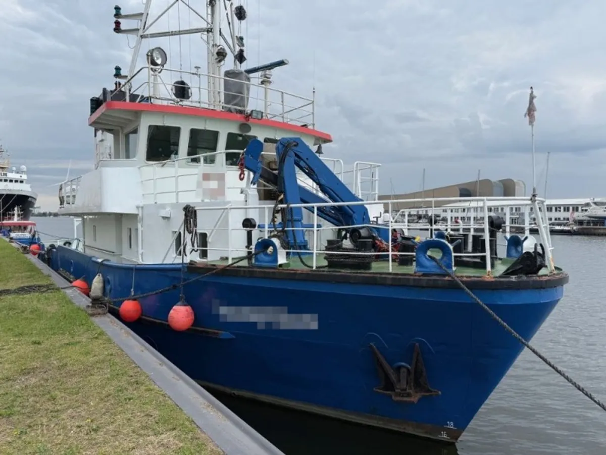 Kapal bekalan untuk dijual