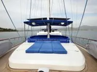 Yacht untuk dijual