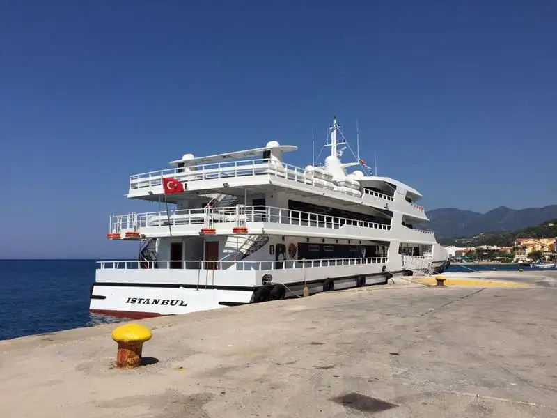 Kapal pelayaran untuk dijual