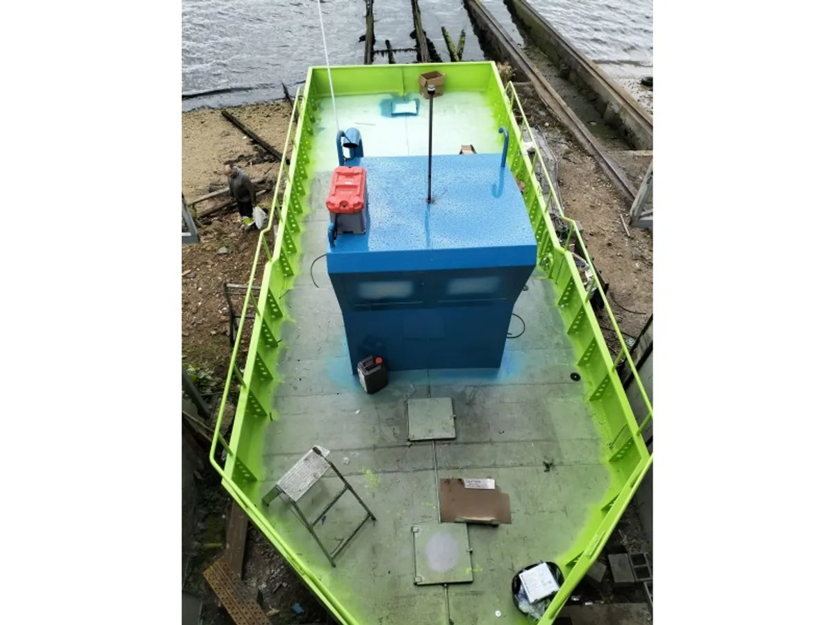Kapal kerja untuk dijual