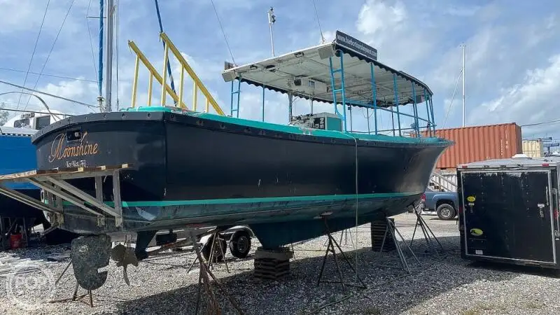 Kapal pelayaran untuk dijual