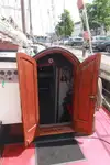Hotel terapung untuk dijual