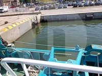 Kapal kren untuk dijual