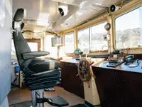 Kapal tinjauan untuk dijual