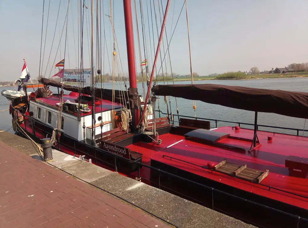 Yacht untuk dijual