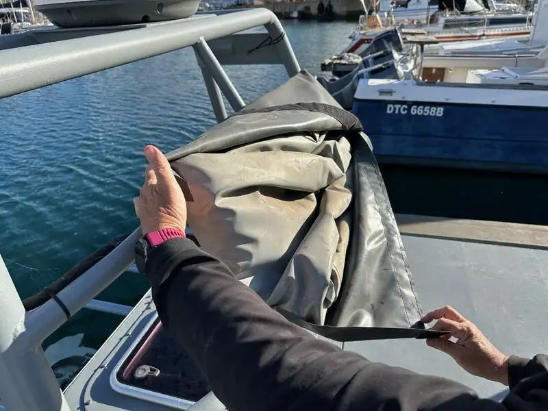 Kapal rondaan untuk dijual