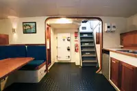 Kapal penyelamat untuk dijual