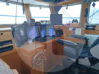 Kapal pengangkut ikan hidup untuk dijual