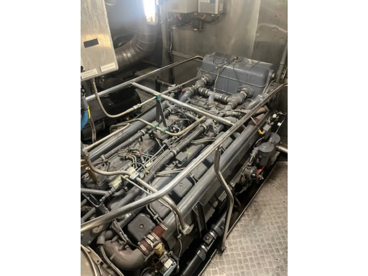 Kapal rondaan untuk dijual