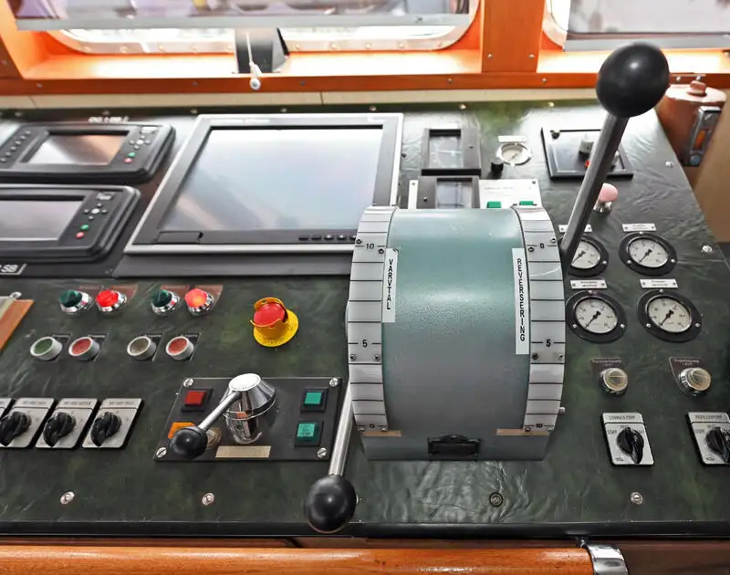 Kapal kerja untuk dijual