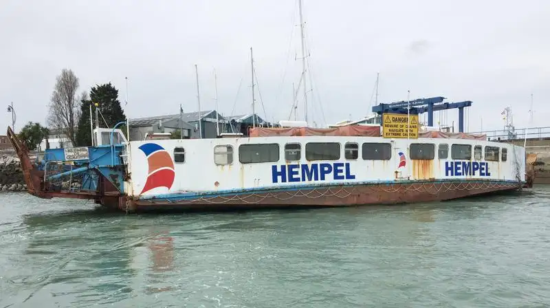 Kapal feri untuk dijual