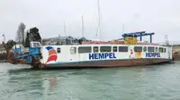 Kapal feri untuk jualan