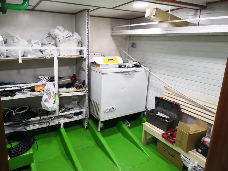 Kapal kerja untuk dijual