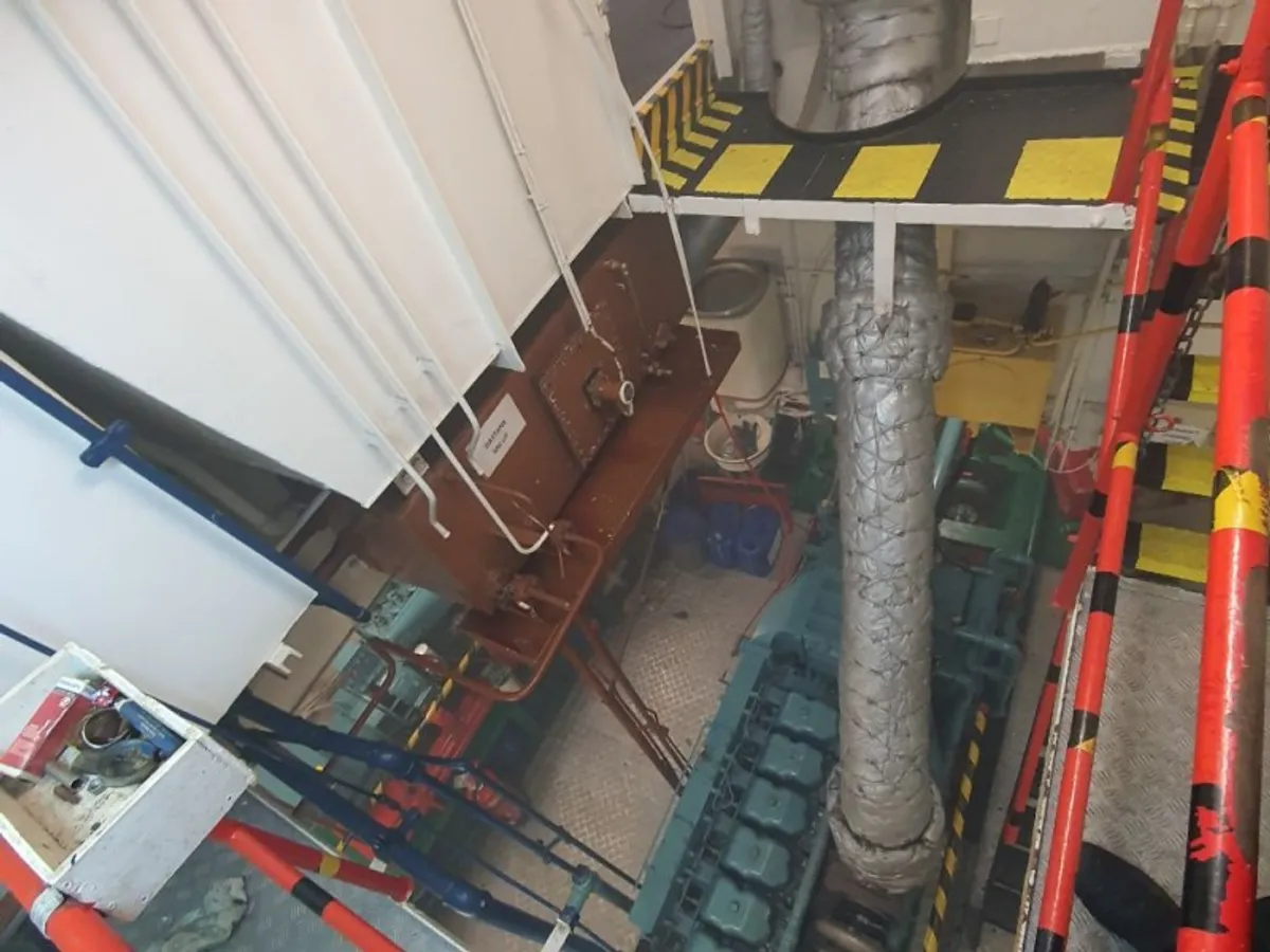 Kapal bekalan untuk dijual