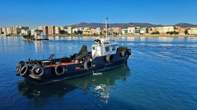 Kapal kerja untuk dijual