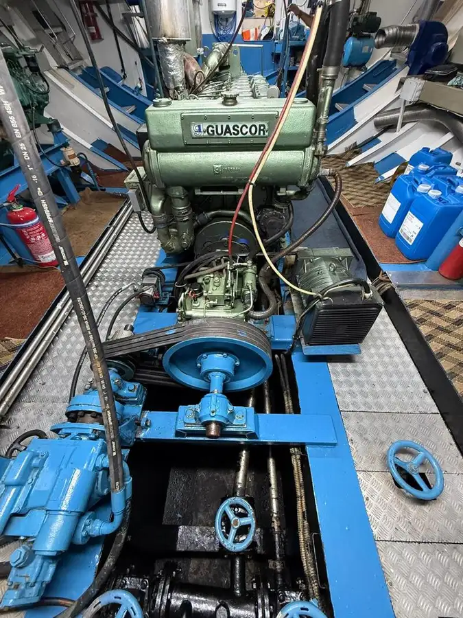 Penangkap ikan pukat tunda untuk jualan