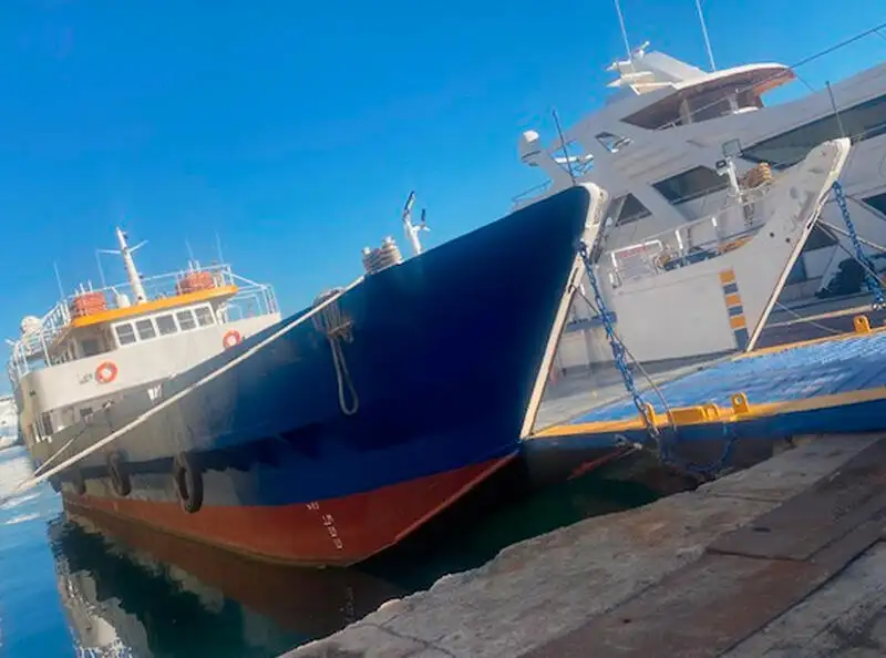 Kapal feri untuk jualan