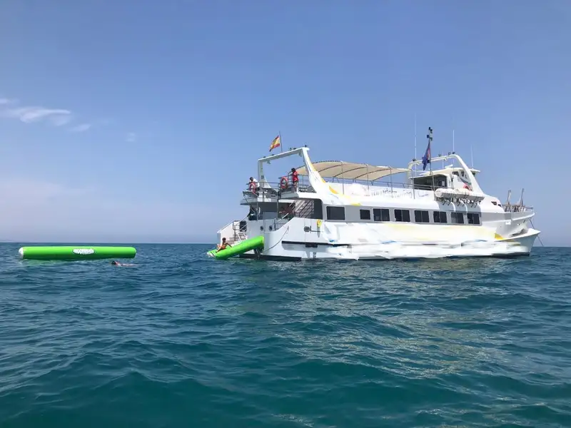 Kapal feri untuk jualan