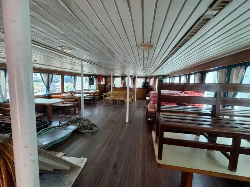 Kapal feri untuk jualan