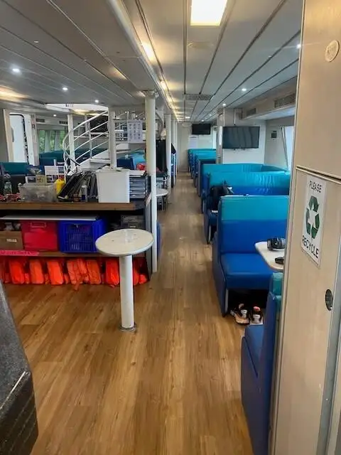 Kapal feri untuk jualan