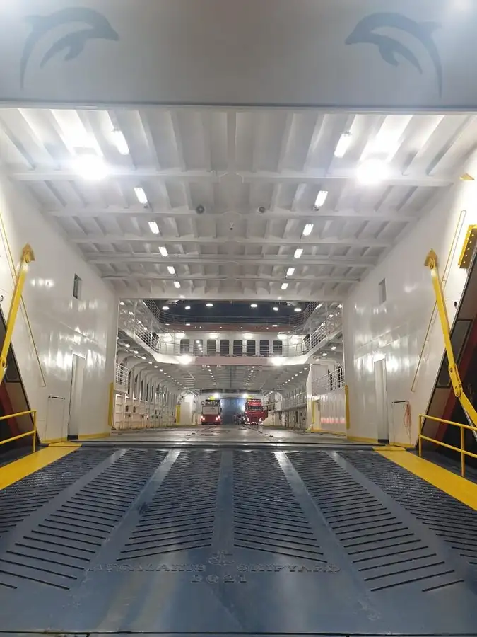 kapal RoPax untuk jualan