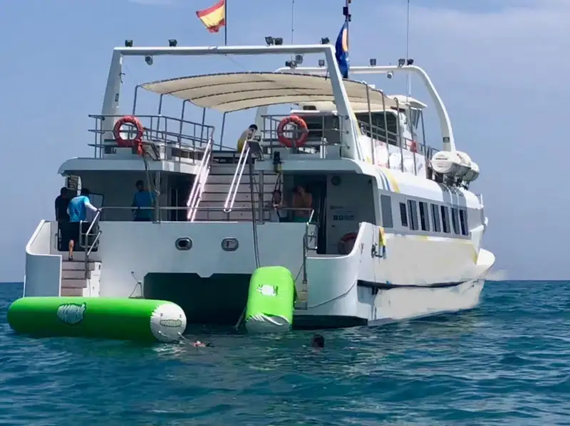 Kapal feri untuk jualan