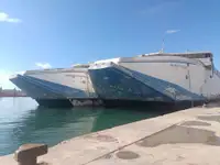 Kapal feri untuk jualan