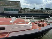 Kapal feri untuk jualan